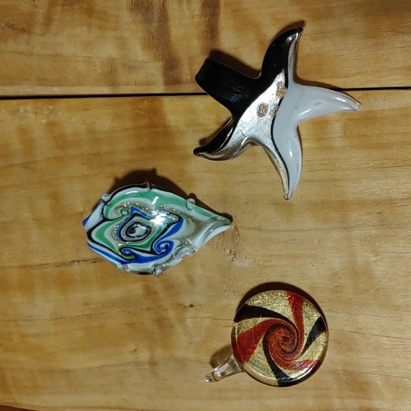 🇨🇦3 For $20🇨🇦Three Glass Pendants all with touches of Gold Tones - Picture 2 of 9